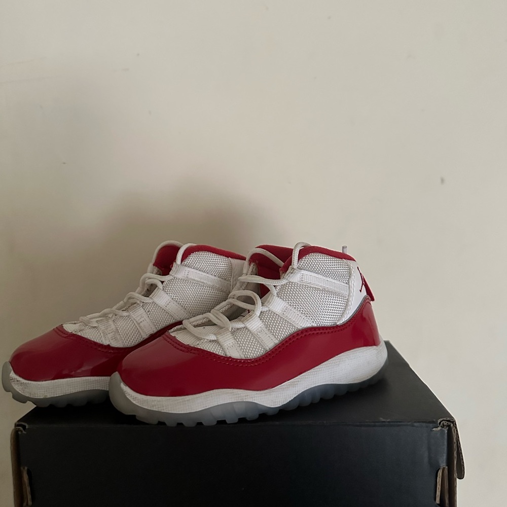 7/10 condition picture is making them look dark